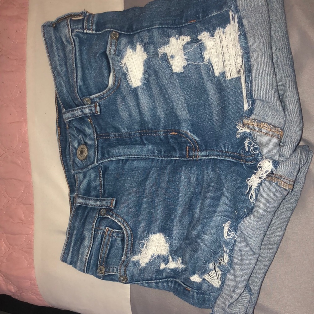 Women’s American eagle ripped medium blue shorts